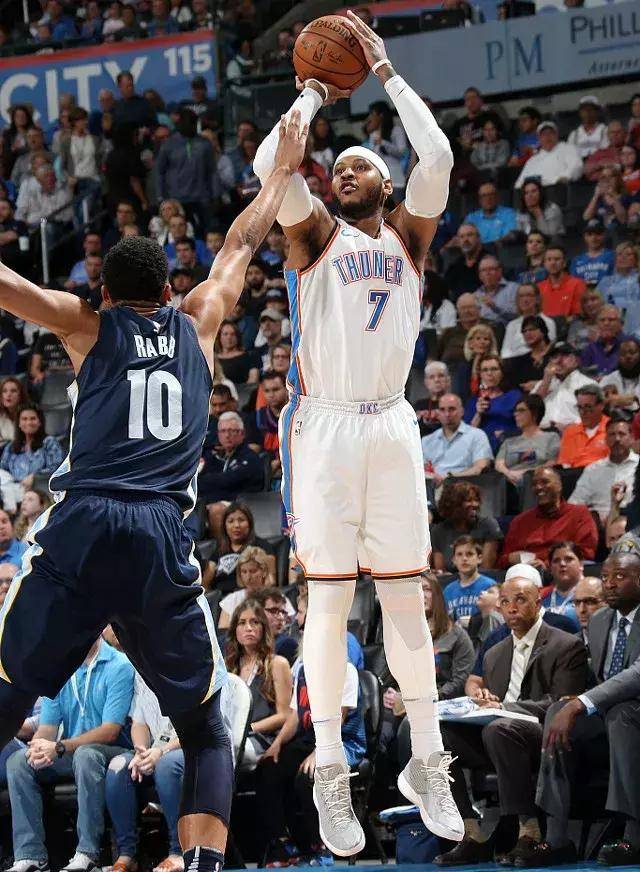 迫使其进入 迫使其进入