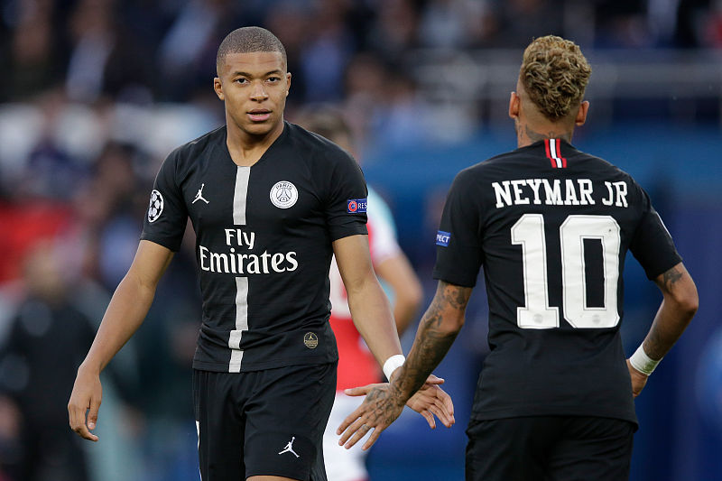 中场的背身 中场的背身